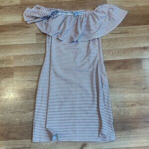 Off shoulder form fitting dress by Charlotte Russe